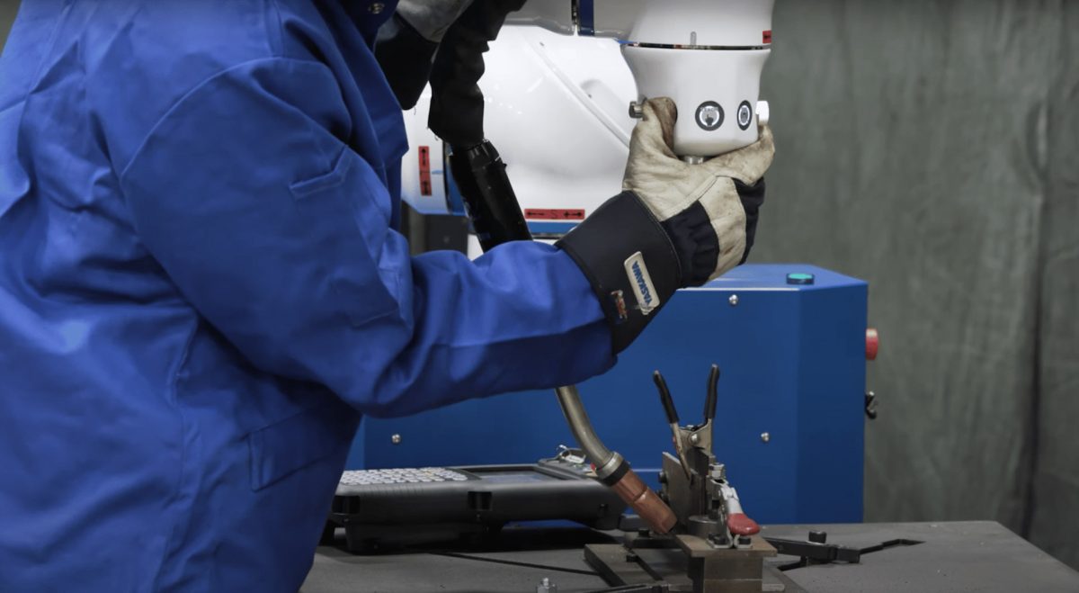 Robot de soudure collaboratif Welding cobot teaching